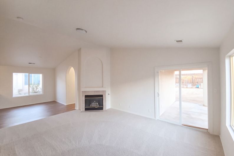 Photo 7 of 18 of 633 Autumn Meadows Dr NE, Rio Rancho, NM