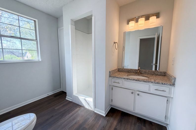 Photo 12 of 21 of 5148 Roxborough Dr, Hermitage, TN