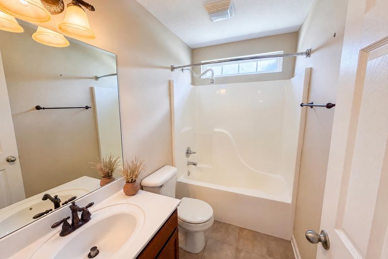 Photo 3 of 26 of 6937 Bucksland Dr, Ooltewah, TN