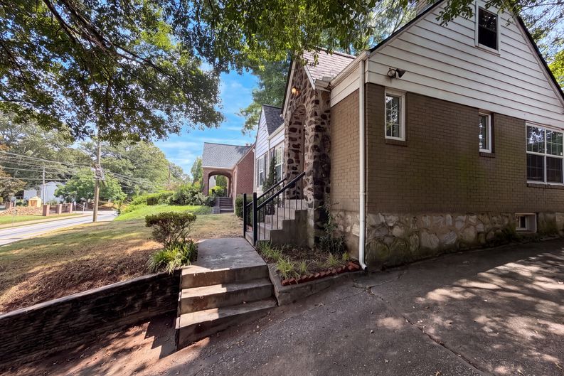 Photo 20 of 21 of 1773 Sylvan Rd SW, Atlanta, GA