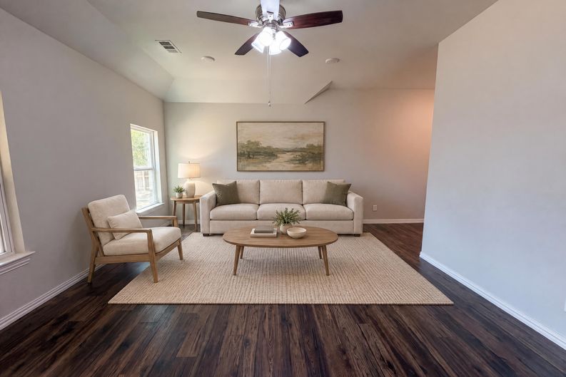Photo 7 of 17 of 301 E Jefferson St, Palmer, TX