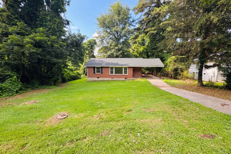 Photo 15 of 18 of 856 Glenway Dr, Atlanta, GA