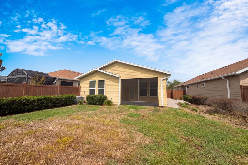 Photo 21 of 25 of 394 Alcove Dr, Groveland, FL