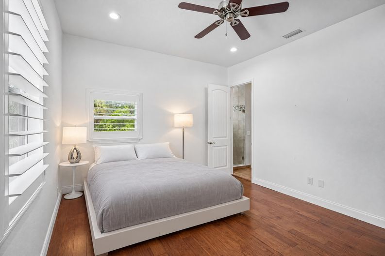 Photo 6 of 52 of 3206 W Price Ave, Tampa, FL