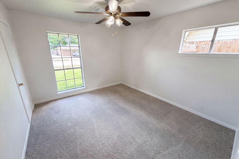 Photo 21 of 26 of 910 Luella Ave, Deer Park, TX