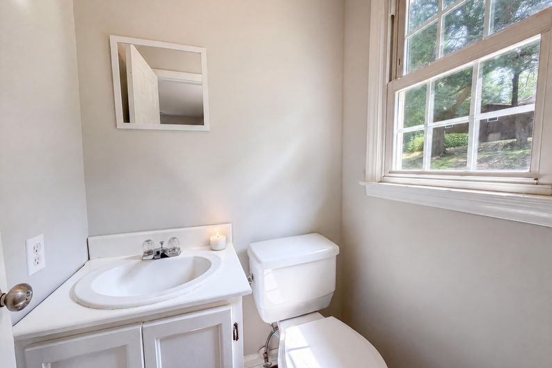 Photo 14 of 17 of 529 Timberlane Dr, Mount Holly, NC