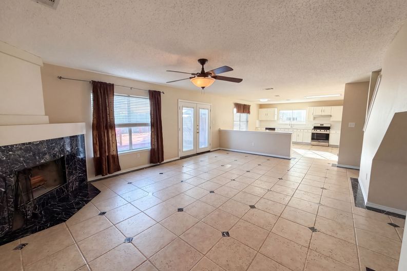 Photo 10 of 22 of 2727 High Point Dr, Round Rock, TX