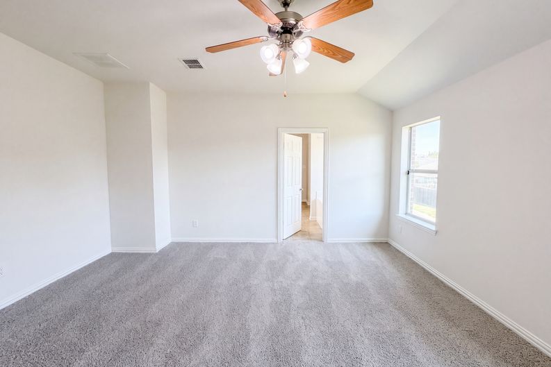 Photo 14 of 25 of 1421 Sparrow Dr, Little Elm, TX