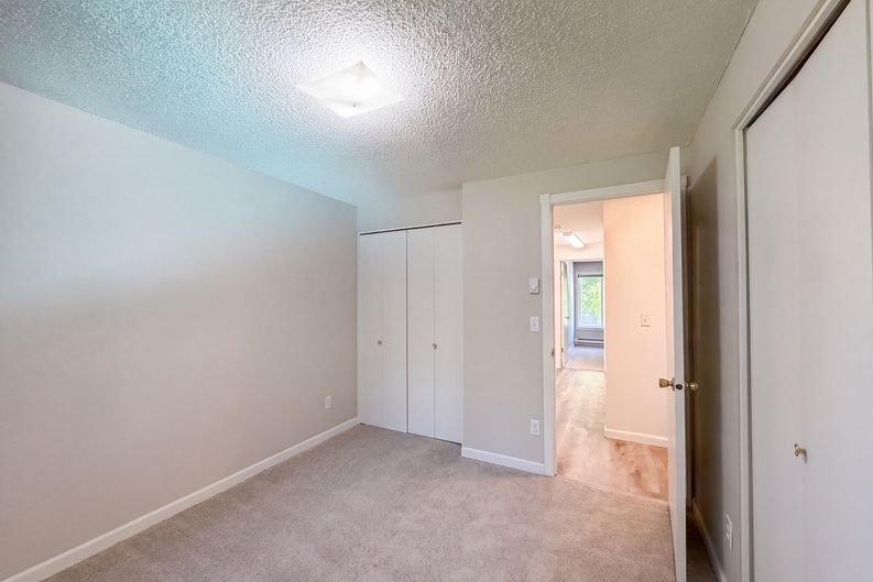 Photo 9 of 24 of 650 SW Meadow Dr, Beaverton, OR