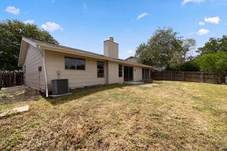 Photo 18 of 19 of 1154 S Ellison Dr, San Antonio, TX
