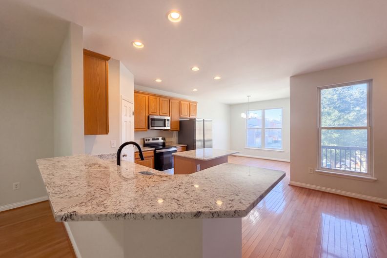 Photo 6 of 30 of 1031 Cutter St, Cincinnati, OH