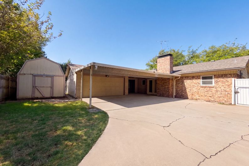 Photo 5 of 20 of 1136 Kris St, Irving, TX