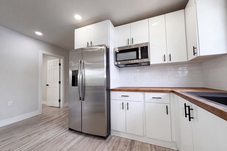 Photo 8 of 23 of 1320 NW 15th St, Homestead, FL