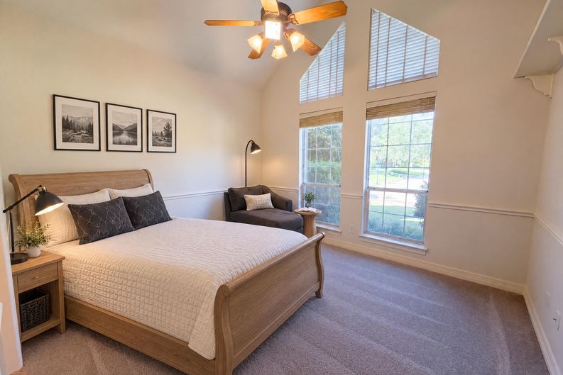 Photo 12 of 29 of 619 Edgewood Ln, Red Oak, TX
