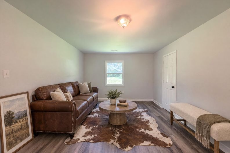 Photo 4 of 16 of 131 Highland Point Ave, Harmony, NC