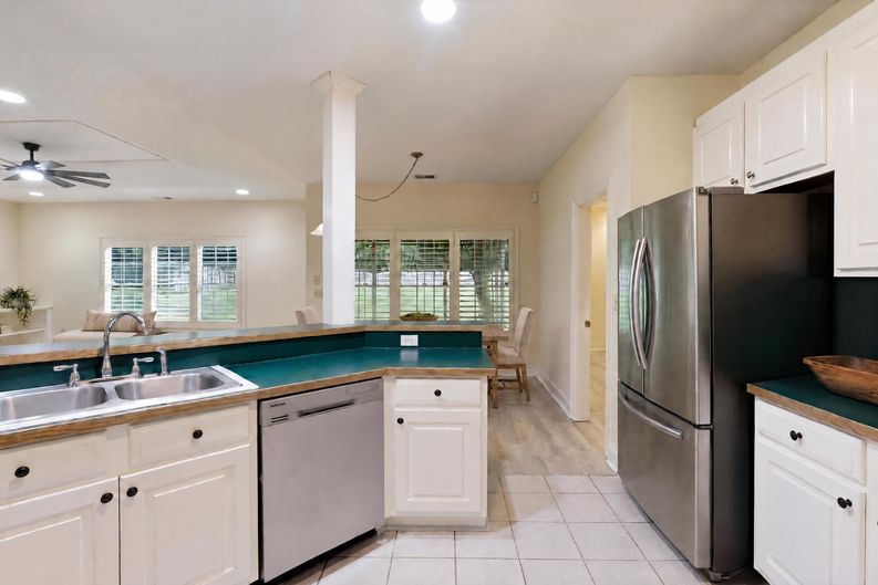 Photo 8 of 29 of 100 Clay Ct, Tyrone, GA