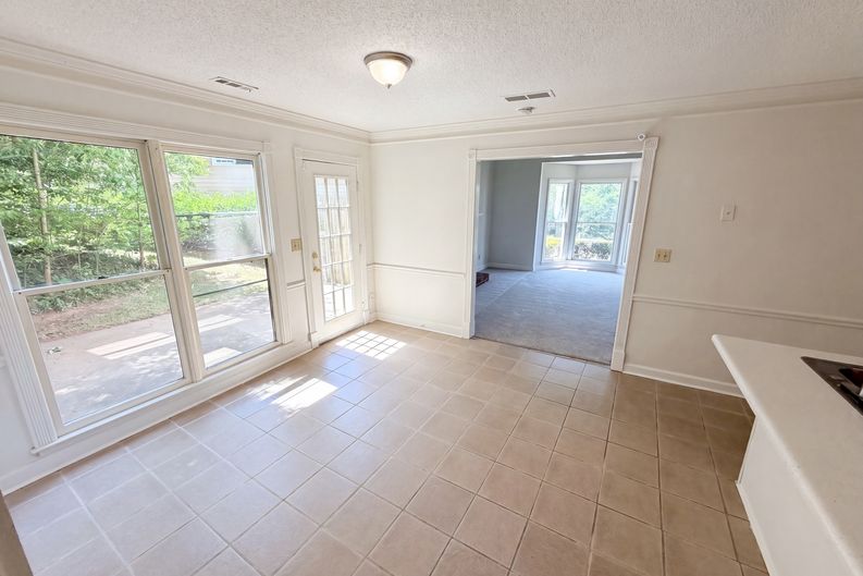 Photo 6 of 26 of 1150 Magnolia Way SE, Smyrna, GA