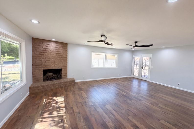Photo 3 of 18 of 14729 Hartford Ln, Helendale, CA
