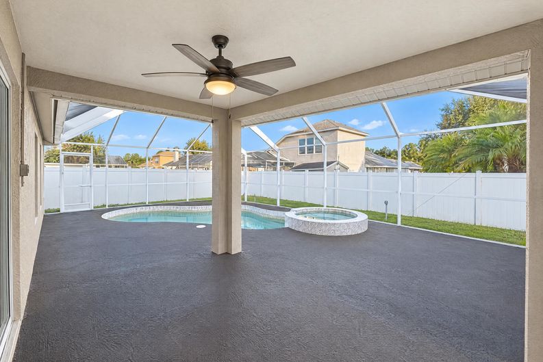 Photo 5 of 37 of 30447 Iverson Dr, Wesley Chapel, FL
