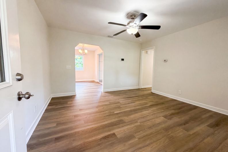Photo 3 of 20 of 6543 Aires Rd, Jacksonville, FL