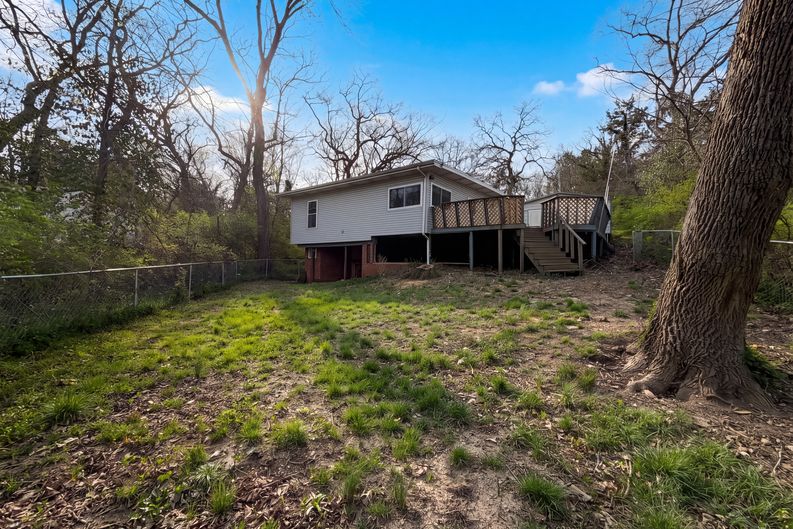 Photo 5 of 17 of 8479 Lake Dr, Cedar Hill, MO