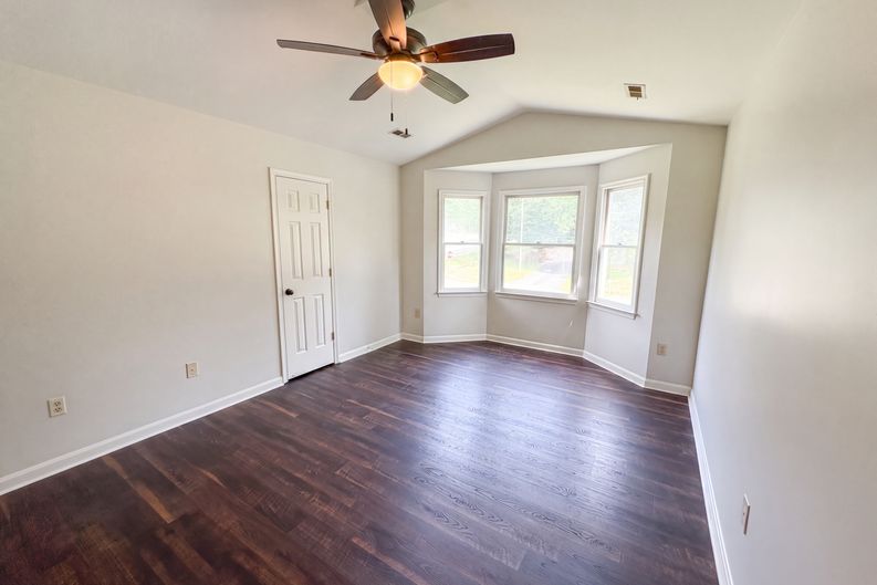 Photo 12 of 27 of 6401 Forest Grove Dr, Fredericksburg, VA