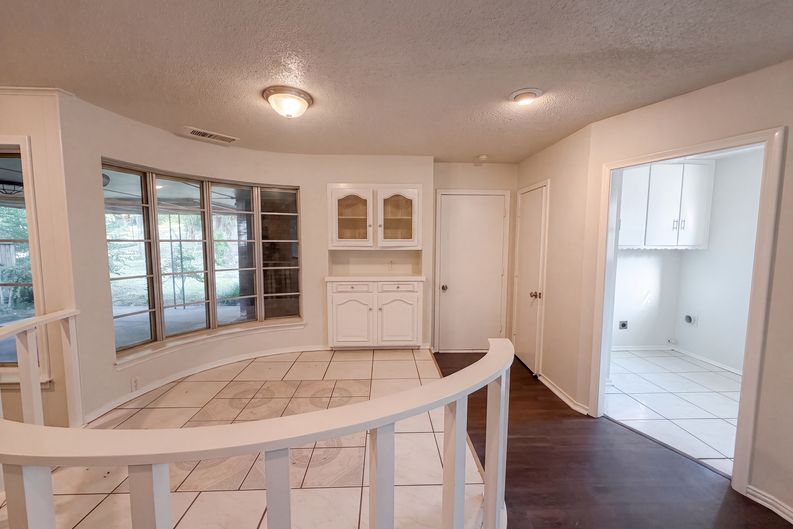Photo 12 of 24 of 821 Glen Oaks Blvd, Dallas, TX