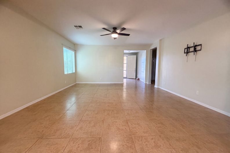 Photo 3 of 18 of 875 W Ayrshire Trl, San Tan Valley, AZ