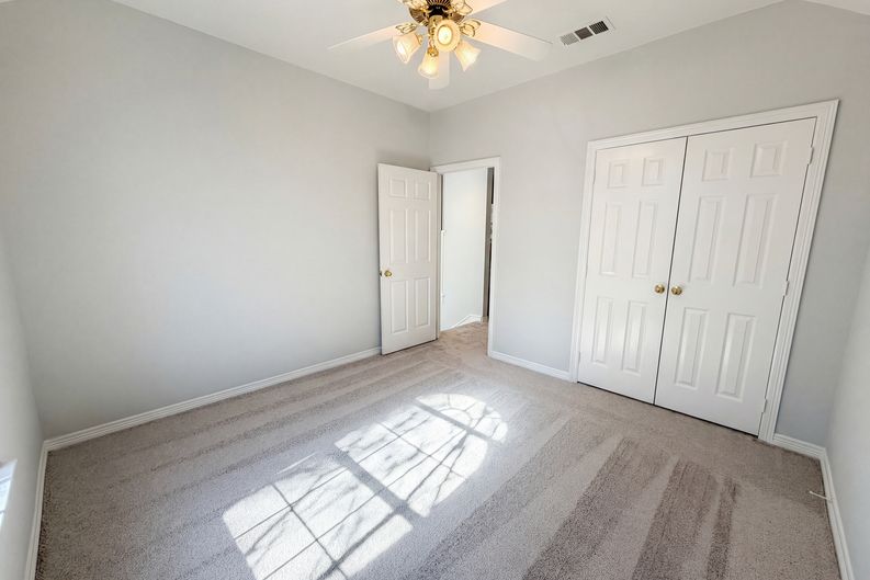 Photo 4 of 34 of 1412 Spring Ridge Ln, Flower Mound, TX