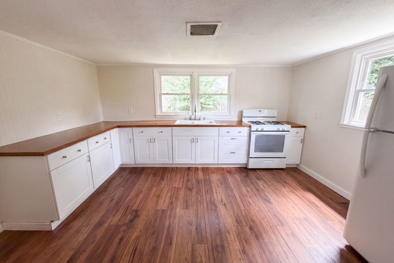 Photo 13 of 16 of 1727 Green St NE, Conyers, GA