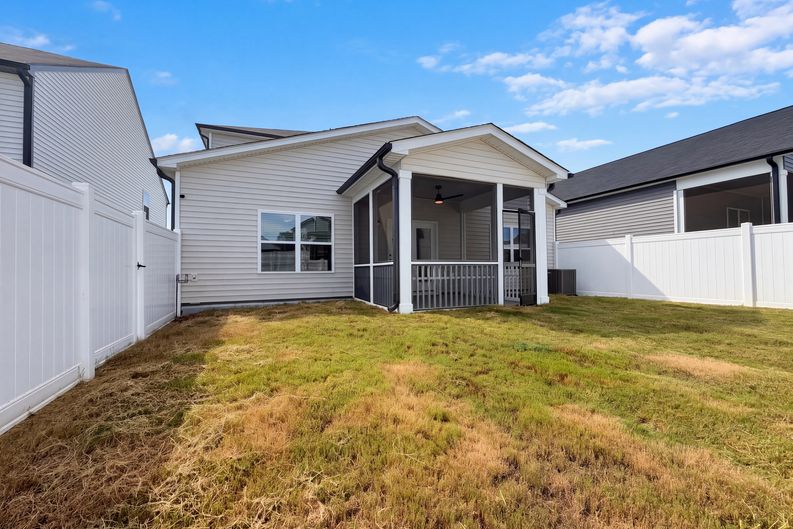 Photo 5 of 25 of 109 S Stonemill Trl, Clayton, NC