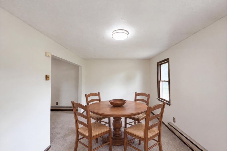 Photo 14 of 25 of 1015 Kingsway Dr, Lorain, OH