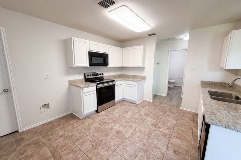 Photo 9 of 23 of 2904 Lake Vista Dr, Wylie, TX
