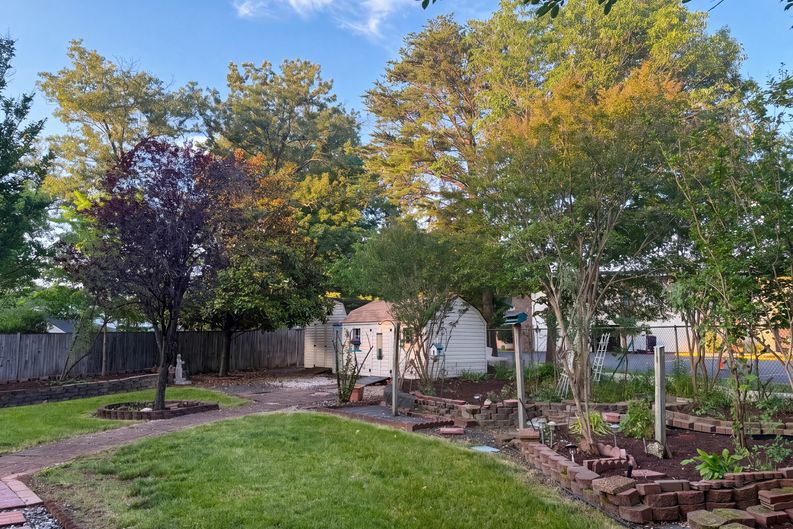 Photo 38 of 51 of 8947 Rosewood St, Manassas, VA
