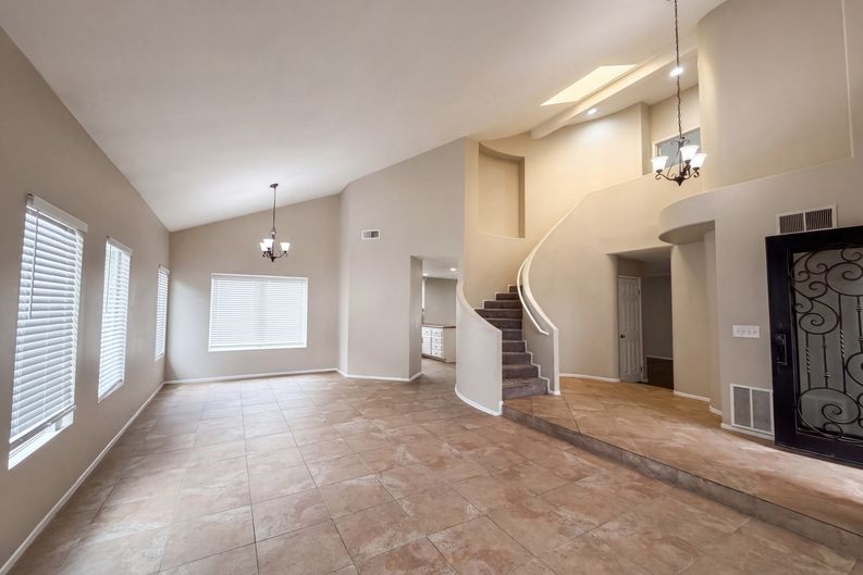 Photo 3 of 22 of 39676 Ridgedale Dr, Murrieta, CA