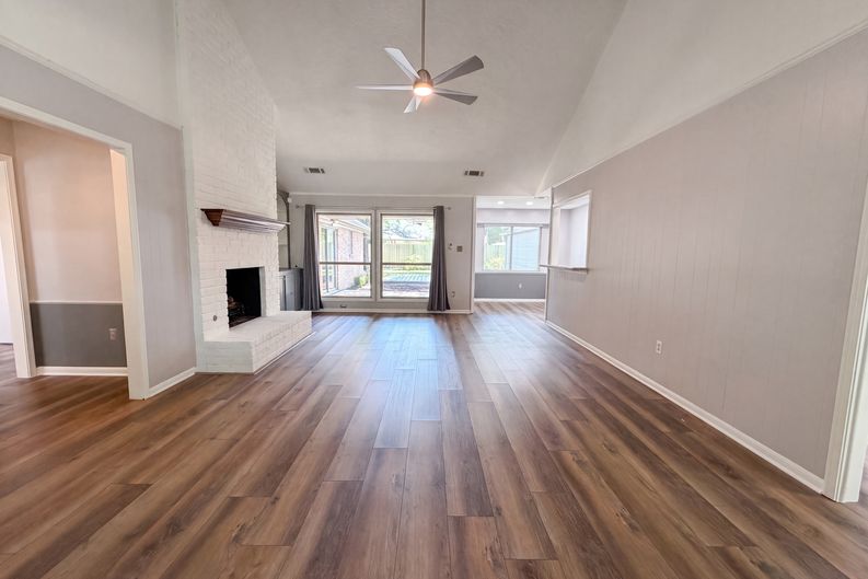 Photo 3 of 20 of 10327 Sweetwood Dr, Houston, TX