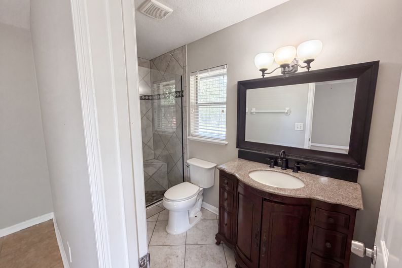 Photo 19 of 29 of 17802 Jefferson St, Oakland, FL