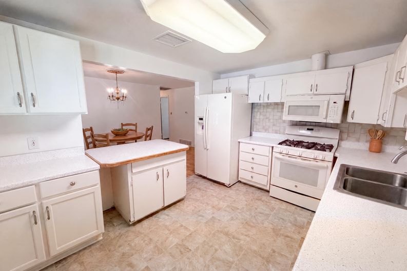 Photo 6 of 28 of 5667 Johnson St, Arvada, CO