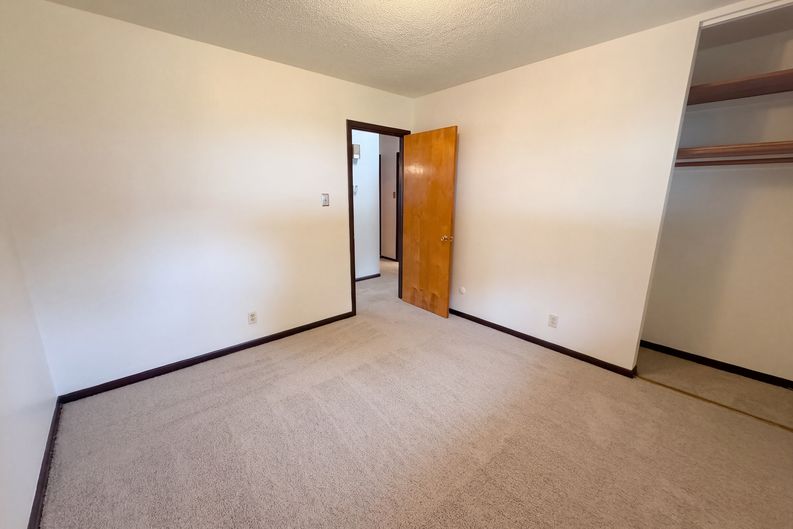 Photo 13 of 23 of 3162 Ashway Dr, Indianapolis, IN