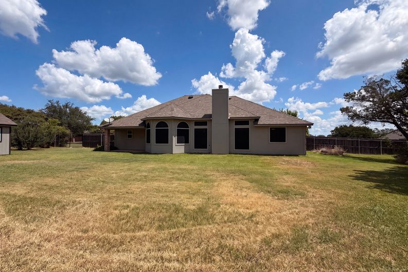 Photo 12 of 16 of 11117 Weatherford Dr, Belton, TX