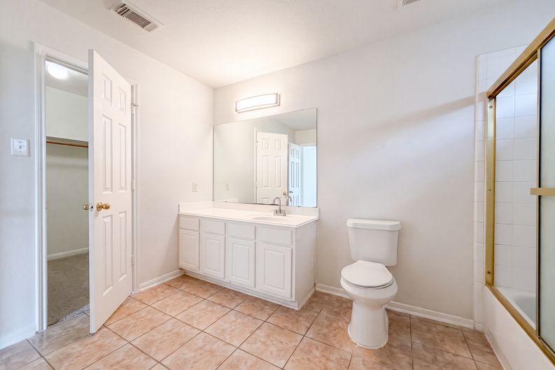 Photo 15 of 22 of 16519 Eaglewood Shadows Dr, Sugar Land, TX