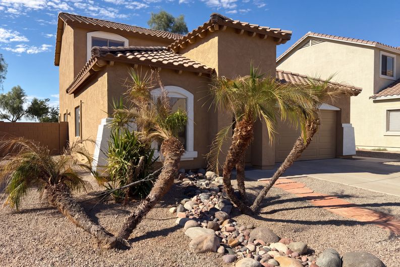 Photo 3 of 44 of 17279 W Tara Ln, Surprise, AZ