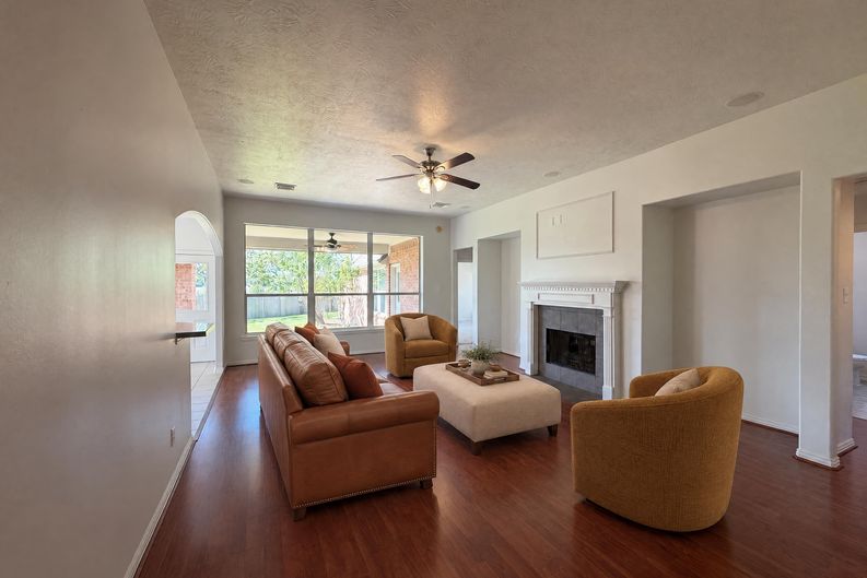 Photo 10 of 31 of 3307 Wolf Ct, Pearland, TX