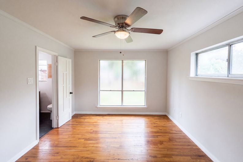 Photo 17 of 24 of 8839 Sweetwater Dr, Dallas, TX