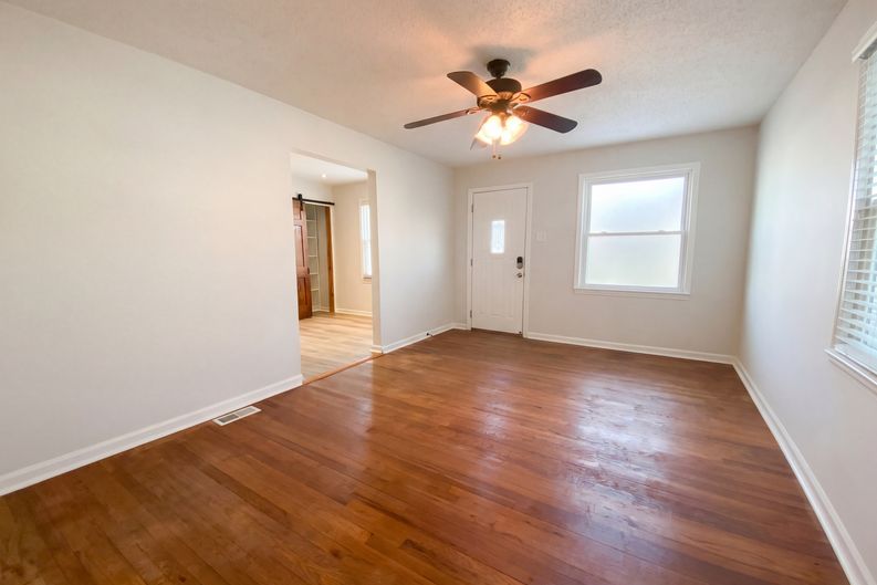 Photo 3 of 17 of 6736 Wise Ave, Saint Louis, MO