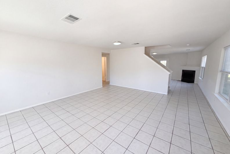 Photo 8 of 21 of 305 Edgewood Cv, Leander, TX