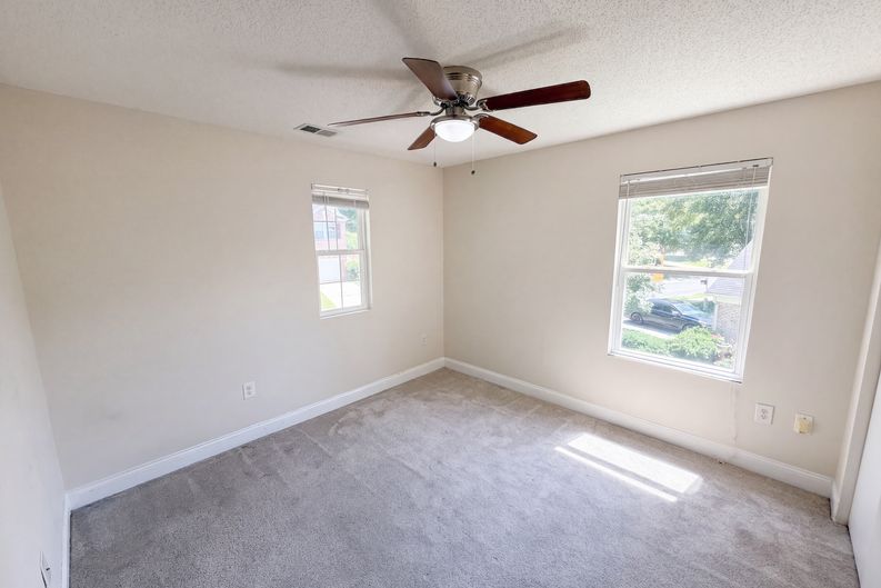 Photo 15 of 25 of 14021 Pinyon Pine Ln, Charlotte, NC