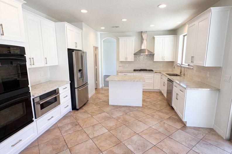 Photo 9 of 43 of 5032 W Yearling Rd, Phoenix, AZ