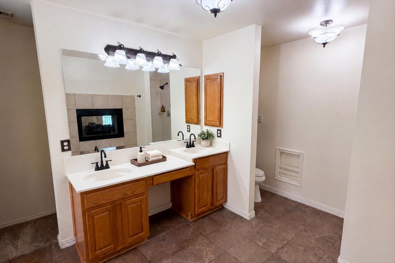 Photo 18 of 27 of 106 Forestview Rd, Hickory Creek, TX