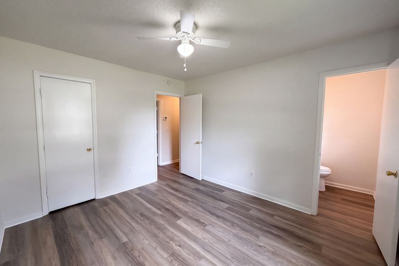 Photo 4 of 16 of 1300 Maryland Dr, Ladson, SC